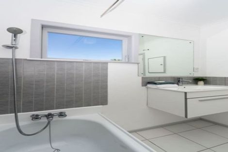 Photo of property in 1/12 Munstead Place, Hillcrest, Auckland, 0627