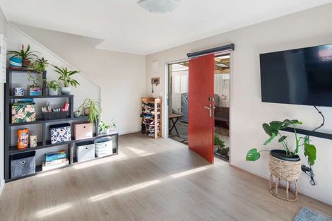 Photo of property in 3/131 Queens Drive, Lyall Bay, Wellington, 6022