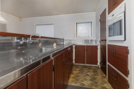 Photo of property in 64 The Terrace, Herald Island, Auckland, 0618