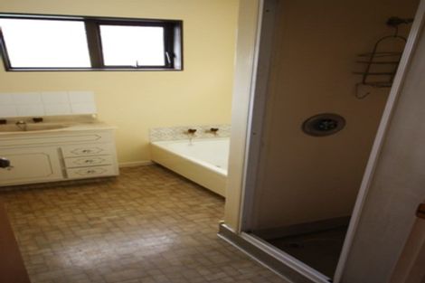 Photo of property in 2 Caroline Crescent, Highbury, Palmerston North, 4412