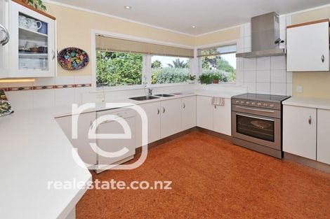 Photo of property in 124 Gossamer Drive, Pakuranga Heights, Auckland, 2010