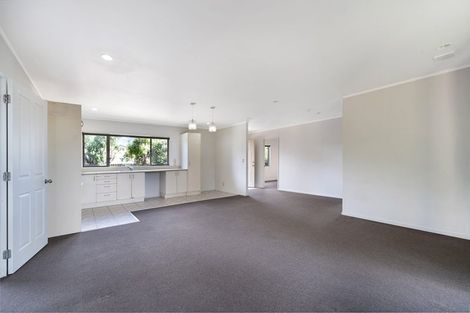 Photo of property in 5/17 Neta Grove, Henderson, Auckland, 0612