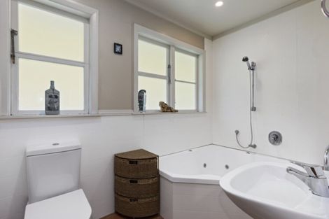 Photo of property in 98 Manuka Street, Stokes Valley, Lower Hutt, 5019