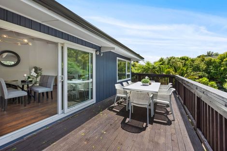Photo of property in 26 Pickwick Parade, Mellons Bay, Auckland, 2014