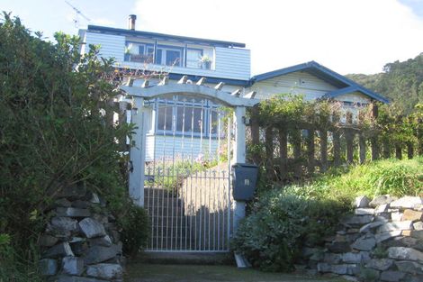 Photo of property in 1 Pitoitoi Road, Days Bay, Lower Hutt, 5013
