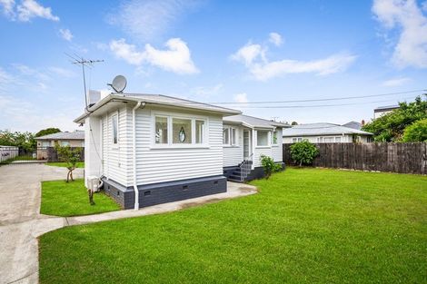 Photo of property in 61 Archibald Road, Kelston, Auckland, 0602