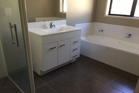 Photo of property in 32 Wiltshire Drive, Huntington, Hamilton, 3210