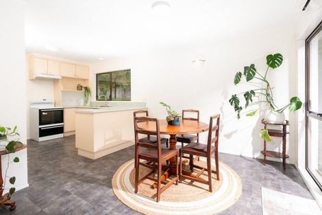 Photo of property in 98 Allington Road, Karori, Wellington, 6012