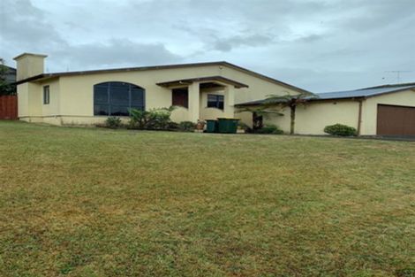 Photo of property in 11 Fairchild Avenue, Goodwood Heights, Auckland, 2105