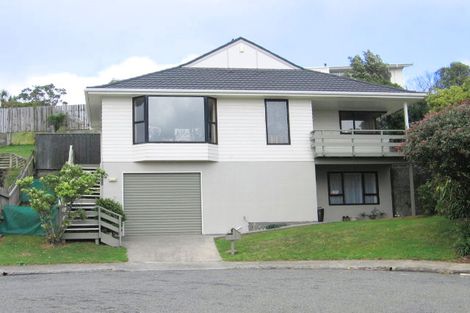 Photo of property in 13 Rice Crescent, Newlands, Wellington, 6037