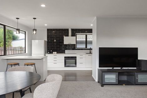 Photo of property in 52b Lloyd Drive, Nawton, Hamilton, 3200