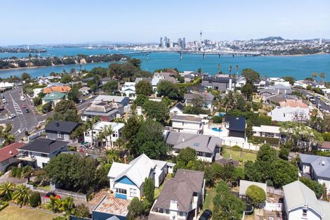 Photo of property in 72 Hinemoa Street, Birkenhead, Auckland, 0626