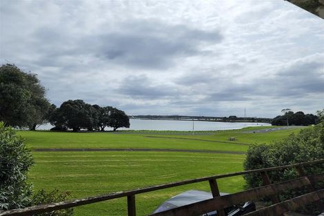 Photo of property in 2 Shortt Avenue, Mangere Bridge, Auckland, 2022