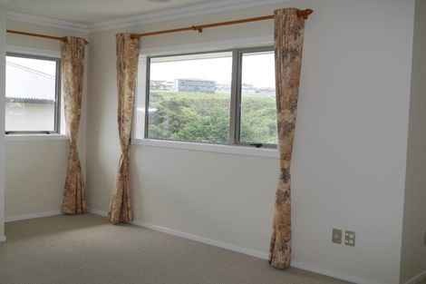 Photo of property in 31 Sumner Terrace, Aotea, Porirua, 5024