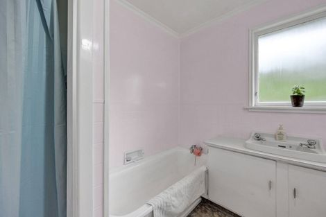 Photo of property in 2a Kendal Place, Merrilands, New Plymouth, 4312