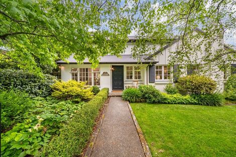 Photo of property in 88 Pinehaven Road, Pinehaven, Upper Hutt, 5019