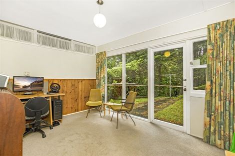 Photo of property in 186 Atkinson Road, Titirangi, Auckland, 0604