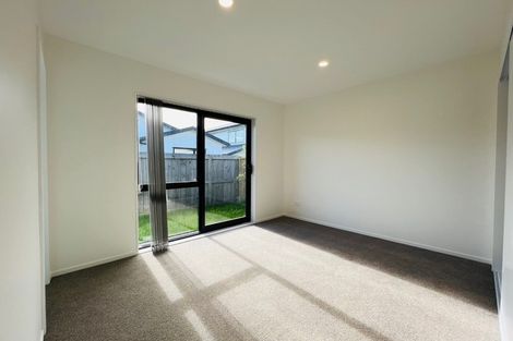 Photo of property in 32 Black Beech Crescent, Takanini, 2110