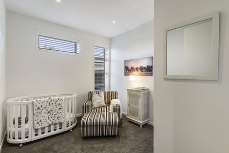 Photo of property in 4a Beach Road, Castor Bay, Auckland, 0620