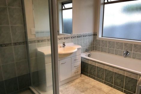 Photo of property in 4 Ballydonegan Rise, East Tamaki, Auckland, 2013