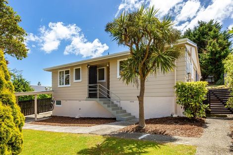 Photo of property in 15 Kalingo Street, Waitangirua, Porirua, 5024
