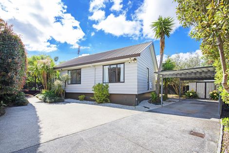 Photo of property in 2/13 De Quincey Terrace, Highland Park, Auckland, 2010