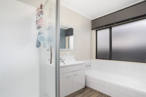 Photo of property in 34 Cyclamen Road, Mangere, Auckland, 2022