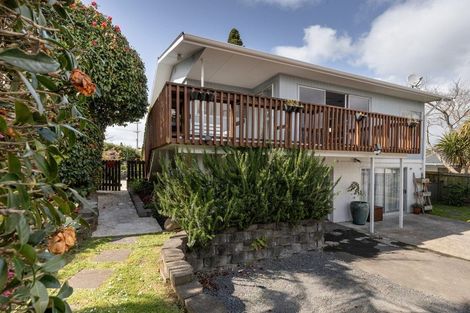 Photo of property in 1 Kowai Grove, Omokoroa, 3114