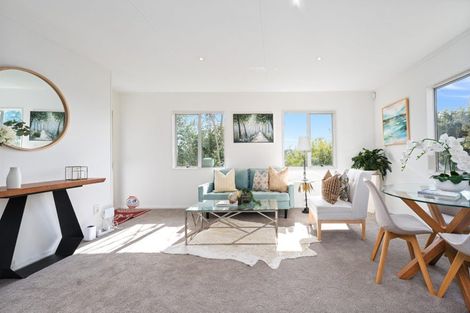 Photo of property in 9 Imperial Place, Henderson, Auckland, 0612