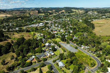 Photo of property in 24 Waikoukou Valley Road, Waimauku, 0812