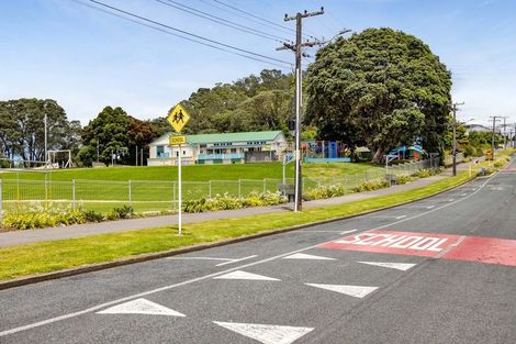 Photo of property in 30 Pioneer Road, Moturoa, New Plymouth, 4310