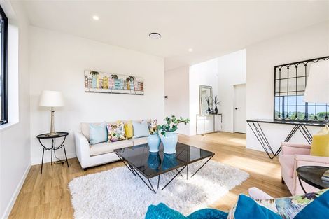 Photo of property in 9 Mcindoe Road, Kumeu, 0810