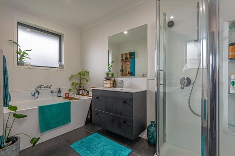 Photo of property in 27 Oldfield Lane, Marton, 4710