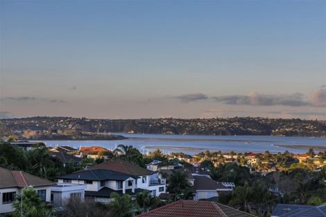 Photo of property in 28 Bernleigh Terrace, West Harbour, Auckland, 0618