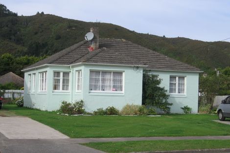 Photo of property in 18 Hughes Crescent, Taita, Lower Hutt, 5011