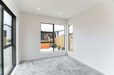 Photo of property in 10 Taiororua Avenue, Massey, Auckland, 0614