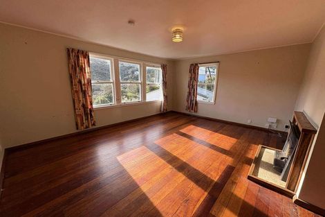 Photo of property in 21 Montgomery Avenue, Karori, Wellington, 6012