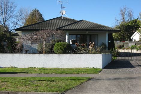 Photo of property in 2/44 Campbell Street, Havelock North, 4130