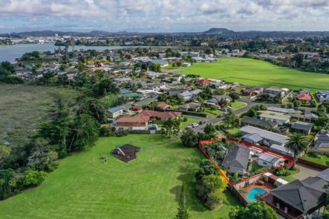 Photo of property in 12 Raewyn Place, Pakuranga, Auckland, 2010