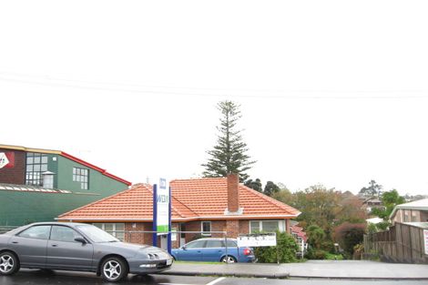 Photo of property in 1/28 Uxbridge Road, Mellons Bay, Auckland, 2014