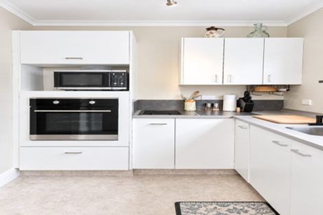 Photo of property in 27 Ngamotu Road, Moturoa, New Plymouth, 4310