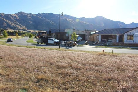 Photo of property in 28 Doug Ledgerwood Drive, Wanaka, 9305