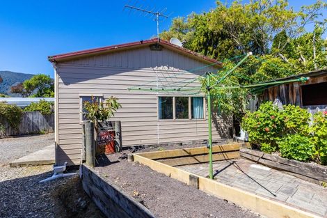 Photo of property in 1 Whitby Close, Waikawa, Picton, 7220