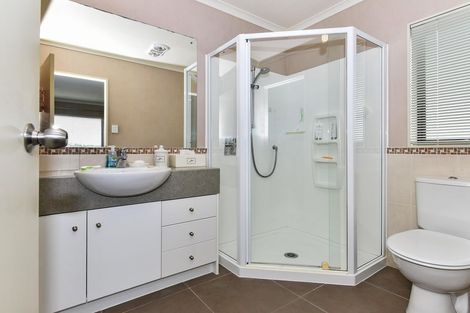 Photo of property in 9 Girvan Terrace, Wattle Downs, Auckland, 2103