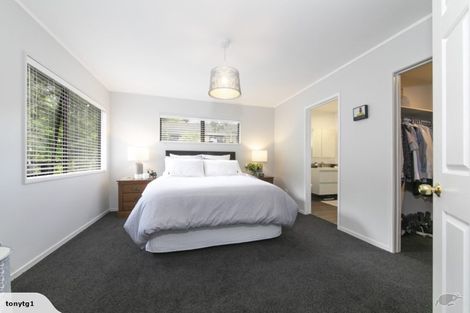 Photo of property in 9 Woodfern Crescent, Titirangi, Auckland, 0604