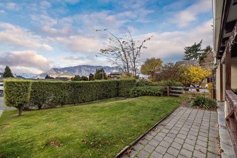 Photo of property in 4a Avalon Crescent, Fernhill, Queenstown, 9300