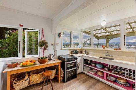 Photo of property in 3 Denholm Road, Hospital Hill, Napier, 4110