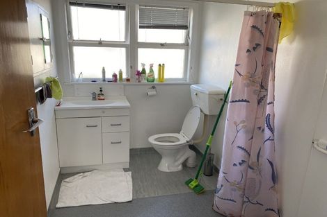 Photo of property in 2/210 Grove Road, Mayfair, Hastings, 4122