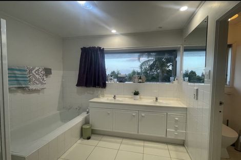 Photo of property in 28 Gretel Place, Hillcrest, Auckland, 0627
