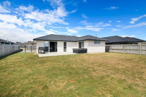 Photo of property in 20 Sardinia Grove, Fitzherbert, Palmerston North, 4410